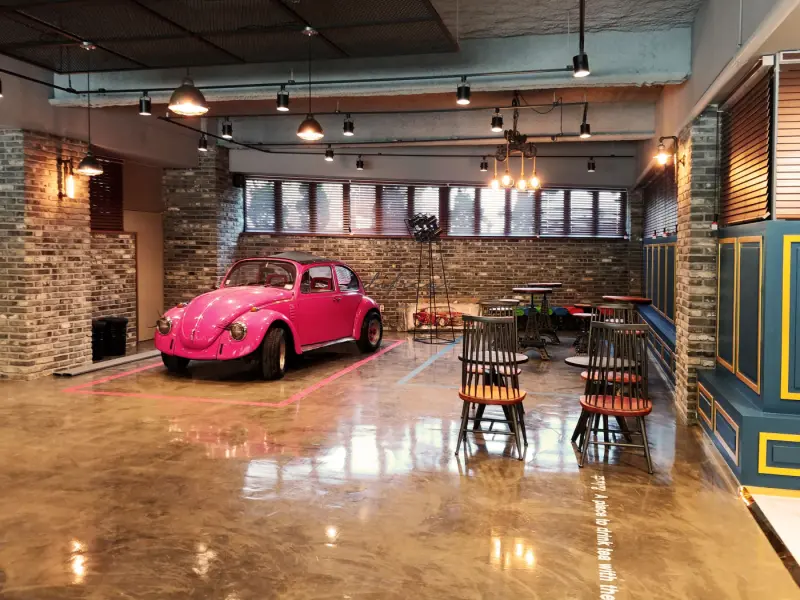 핑크 비틀이 반기는 분당 인더스트리얼 카페